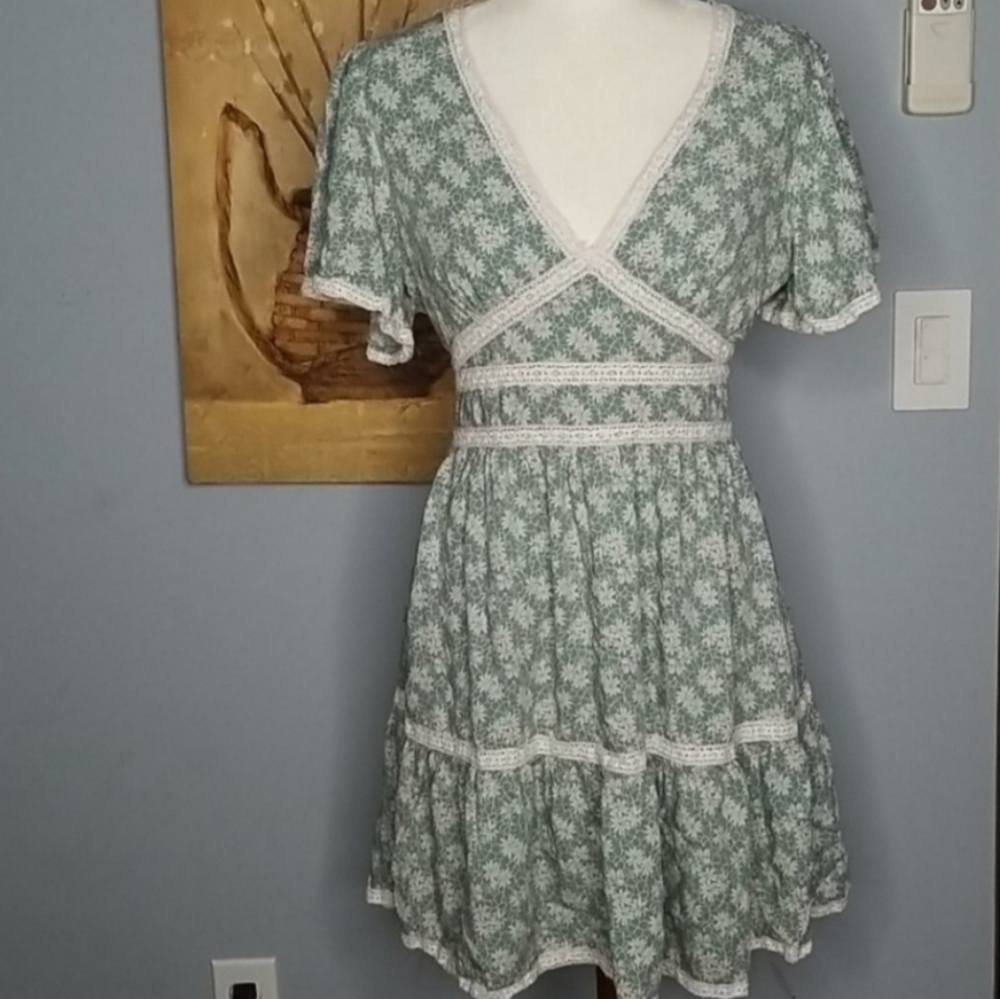 Ivy May, Boutique, Prairie dress,  Sage, Floral Flutter Womens Medium, 8-10